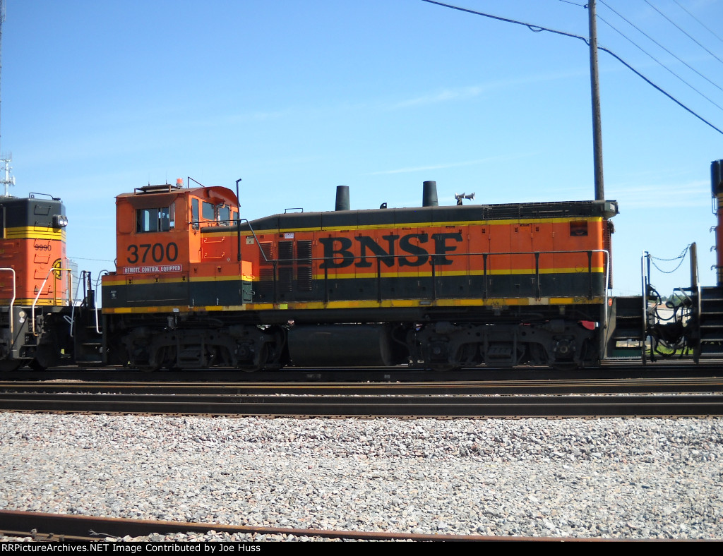 BNSF 3700